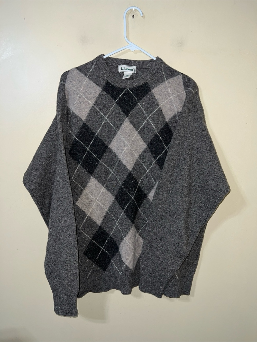 L.L. Bean Men’s Gray and Black Argyle Crewneck Sweater XL